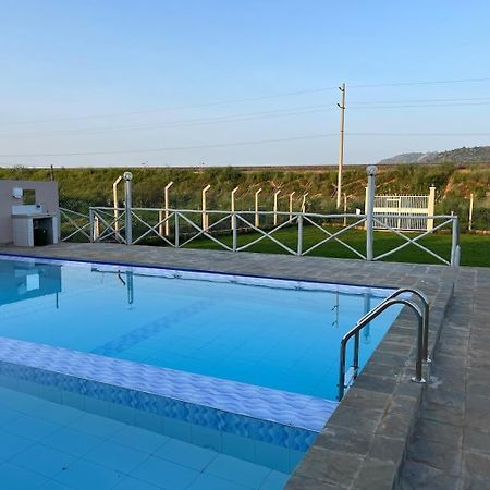 1 Bedroom Fully Furnished Luxurious Apartment Voi Town ภายนอก รูปภาพ